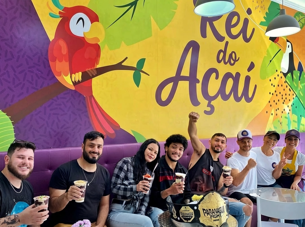 Clientes felizes no Rei do Açaí